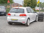 Volkswagen Golf ČR 1.4i 16V NAVI – 2x KOLA